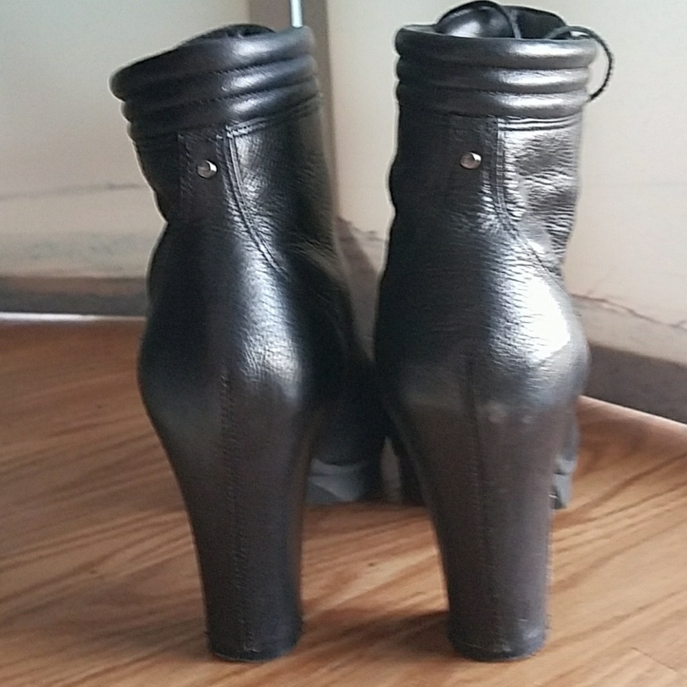 Boots - Picture 3 of 3